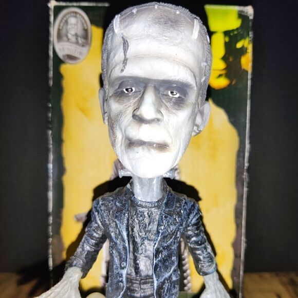 NECA Universal Monsters Studio HeadKnocker Bobblehead Frankenstein - Picture 6 of 12